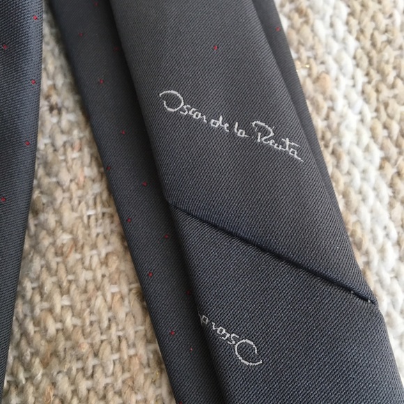 50% Off 🏷 Oscar De La Renta Beautiful Tie - Picture 3 of 5